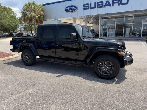Black Clearcoat 2022 Jeep Gladiator Willys 4x4