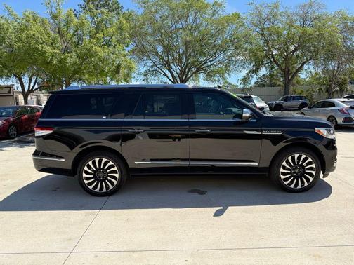 Infinite Black Metallic Clearcoat 2023 Lincoln Navigator Black Label