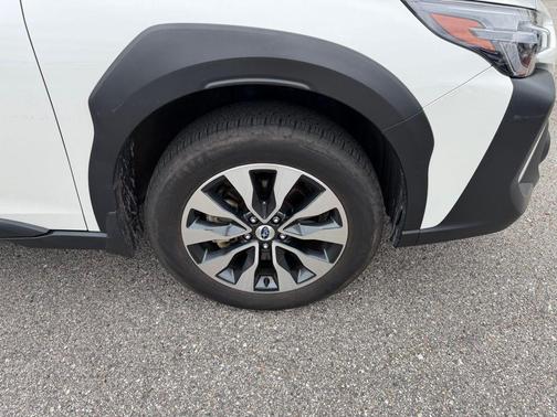 Crystal White Pearl 2023 Subaru Outback Limited