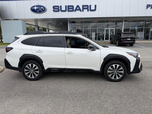 Crystal White Pearl 2023 Subaru Outback Limited