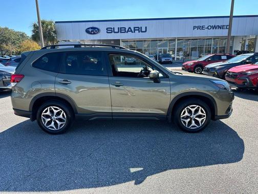 2022 Subaru Forester Premium