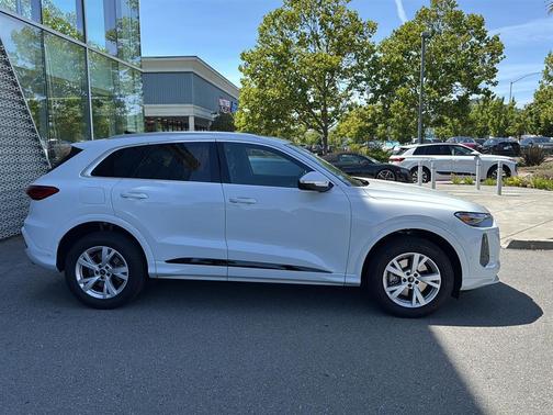 Glacier White Metallic 2025 Audi Q5 Premium TFSI quattro S tronic