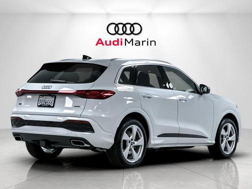 Glacier White Metallic 2025 Audi Q5 Prestige TFSI quattro S tronic