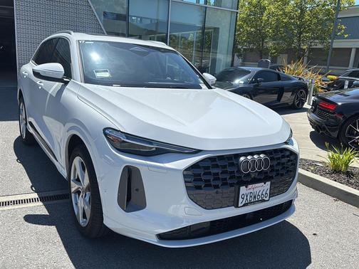 Glacier White Metallic 2025 Audi Q5 Prestige TFSI quattro S tronic