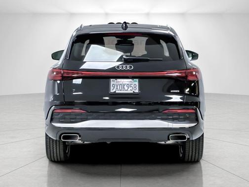 Mythos Black Metallic 2025 Audi Q5 Premium Plus TFSI quattro S tronic
