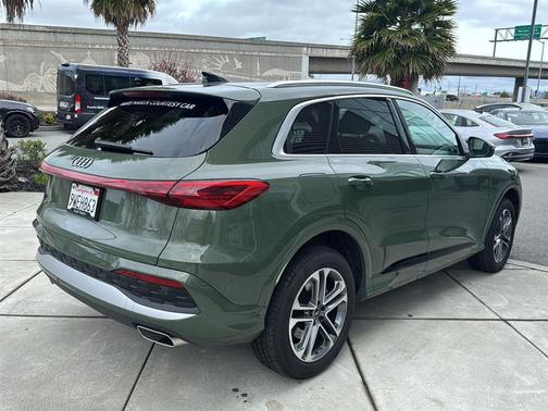 2025 Audi Q5 Premium Plus TFSI quattro S tronic