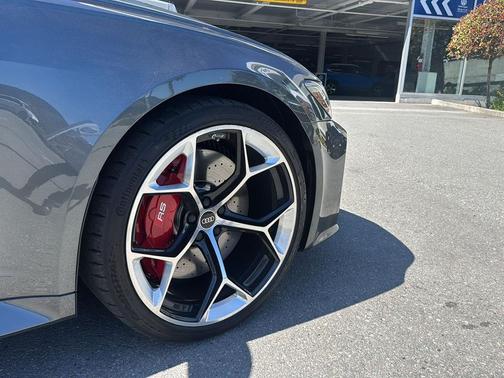 Daytona Gray Pearl Effect 2025 Audi RS 6 Avant 4.0T