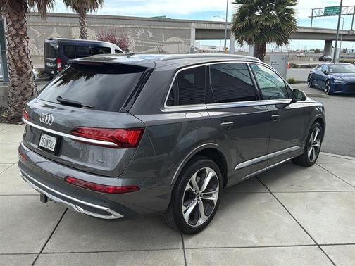 2023 Audi Q7 55 Premium Plus
