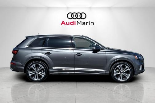 2023 Audi Q7 55 Premium Plus