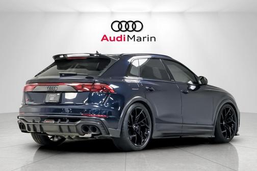 Waitomo Blue Metallic 2025 Audi RS Q8 4.0T