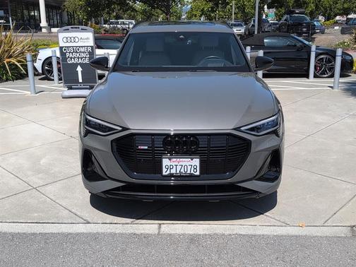 Chronos Gray 2023 Audi e-tron Premiumwe