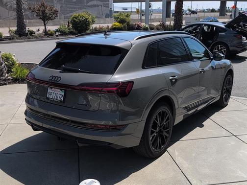 Chronos Gray 2023 Audi e-tron Premiumwe