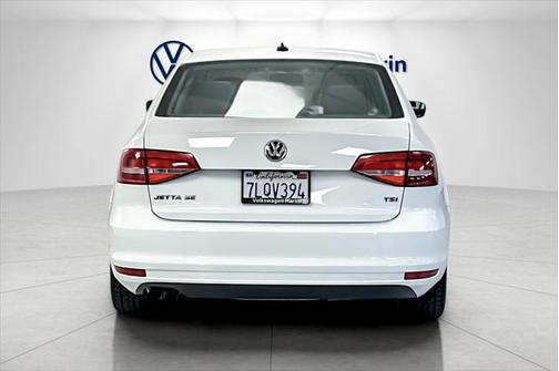 2015 Volkswagen Jetta Auto SE w/Connectivity/Navigation