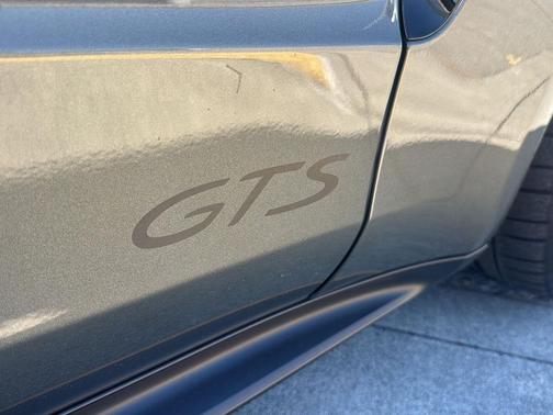 Aventurine Green Metallic 2022 Porsche Panamera GTS
