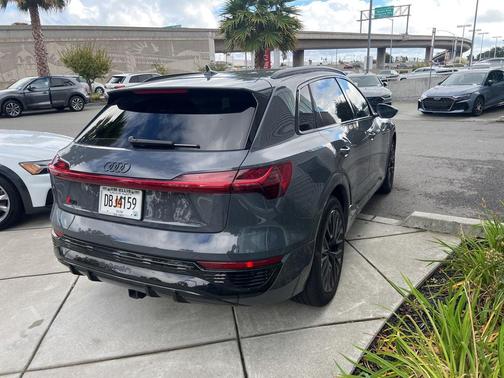 2024 Audi Q8 e-tron Prestige