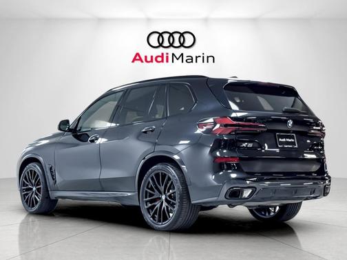 Black Sapphire Metallic 2024 BMW X5 xDrive40i