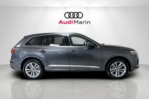 2025 Audi Q7 55 Premium Plus