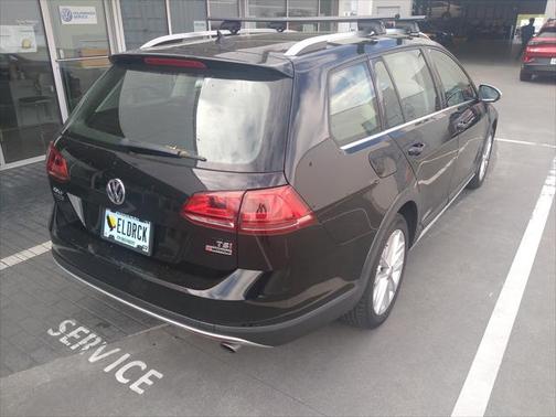 2017 Volkswagen Golf Alltrack TSI S