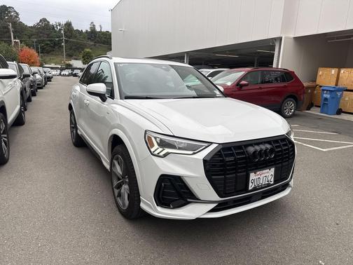 2025 Audi Q3 Premium 45 TFSI S line quattro Tiptronic