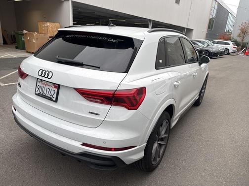 2025 Audi Q3 Premium 45 TFSI S line quattro Tiptronic