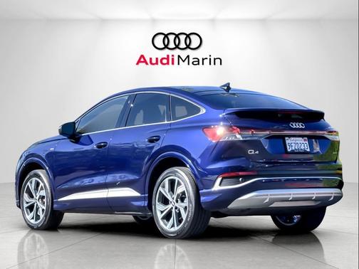 Navarra Blue Metallic 2023 Audi e-tron Sportback Premium 50 quattro
