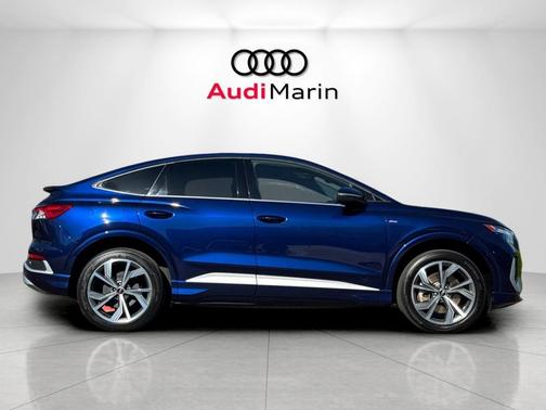 Navarra Blue Metallic 2023 Audi e-tron Sportback Premium 50 quattro
