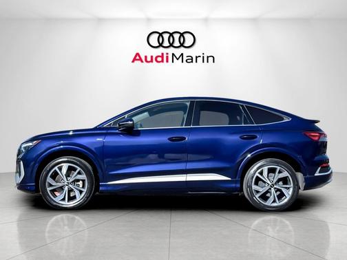 Navarra Blue Metallic 2023 Audi e-tron Sportback Premium 50 quattro