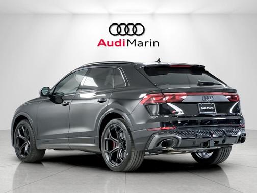 Mythos Black Metallic 2026 Audi RS Q8 4.0T