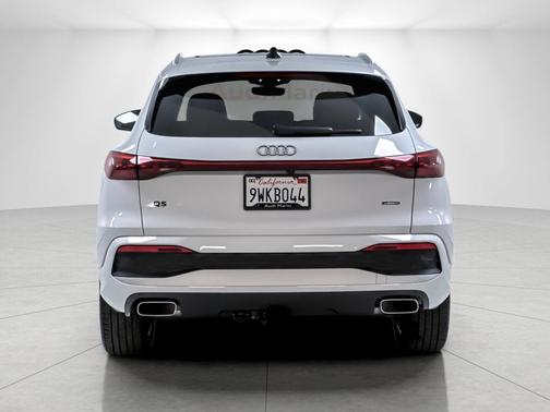 Glacier White Metallic 2025 Audi Q5 Premium TFSI quattro S tronic