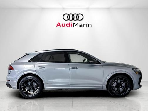 satellite silver metallic 2026 Audi RS Q8 4.0T