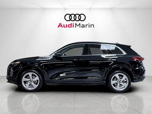 Mythos Black Metallic 2025 Audi Q5 Premium Plus TFSI quattro S tronic