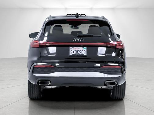 Mythos Black Metallic 2025 Audi Q5 Premium Plus TFSI quattro S tronic