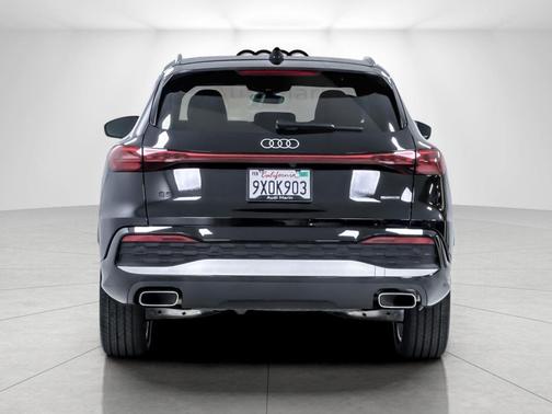 Mythos Black Metallic 2025 Audi Q5 Premium Plus TFSI quattro S tronic