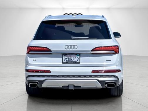 Glacier White Metallic 2026 Audi Q7 55 Premium Plus
