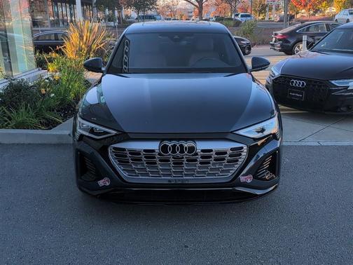 2024 Audi Q8 e-tron Premium Plus