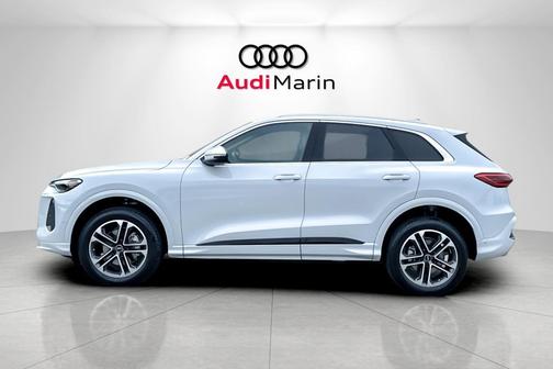 2025 Audi Q5 Premium TFSI quattro S tronic