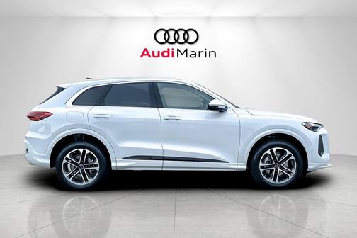 2025 Audi Q5 Premium TFSI quattro S tronic