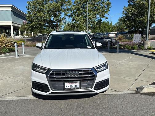 Glacier White Metallic 2019 Audi Q5 2.0T Premium Plus