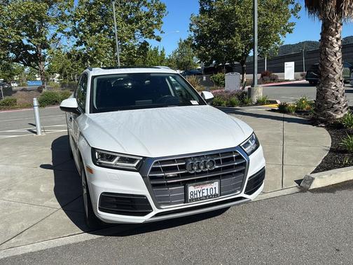 Glacier White Metallic 2019 Audi Q5 2.0T Premium Plus