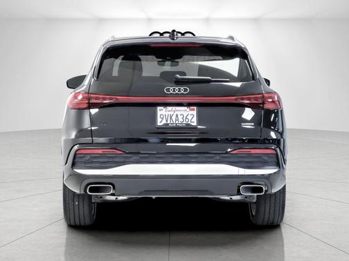 Mythos Black Metallic 2025 Audi Q5 Premium Plus TFSI quattro S tronic