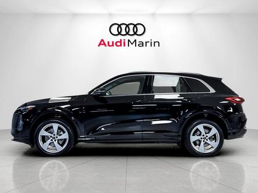 Mythos Black Metallic 2025 Audi Q5 Premium Plus TFSI quattro S tronic