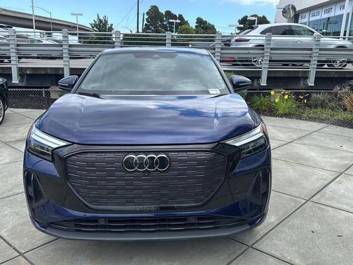 Navarra Blue Metallic 2023 Audi Q4 e-tron Sportback Premium 50 quattro