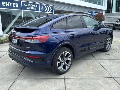Navarra Blue Metallic 2023 Audi Q4 e-tron Sportback Premium 50 quattro