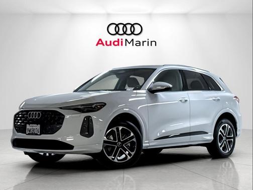 Glacier White Metallic 2025 Audi Q5 Premium Plus TFSI quattro S tronic