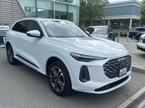 Glacier White Metallic 2025 Audi Q5 Premium Plus TFSI quattro S tronic
