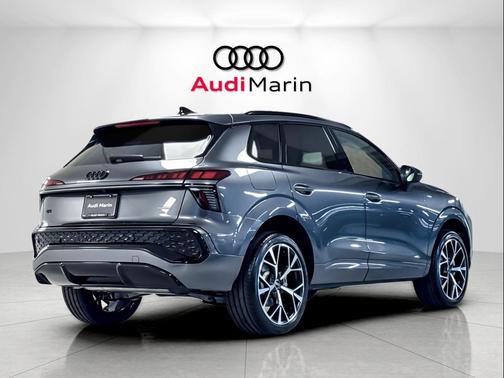 Daytona Gray Pearl Effect 2026 Audi Q3 TFSI quattro S tronic