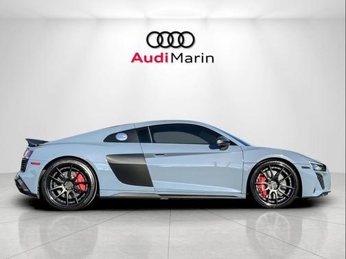 Kemora Gray Metallic 2020 Audi R8 V10 performance quattro S tronic