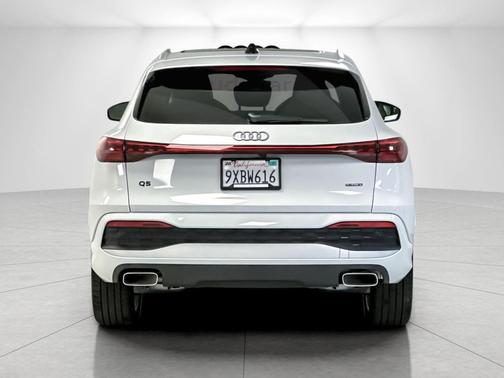 Glacier White Metallic 2025 Audi Q5 Premium Plus TFSI quattro S tronic