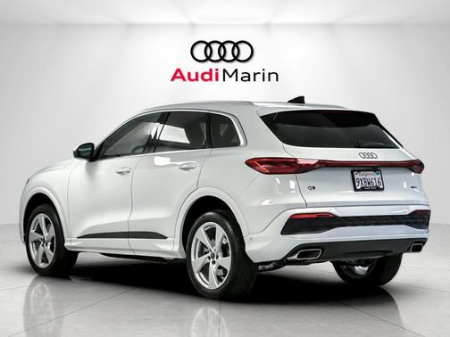 Glacier White Metallic 2025 Audi Q5 Premium Plus TFSI quattro S tronic