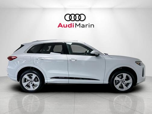 Glacier White Metallic 2025 Audi Q5 Premium Plus TFSI quattro S tronic